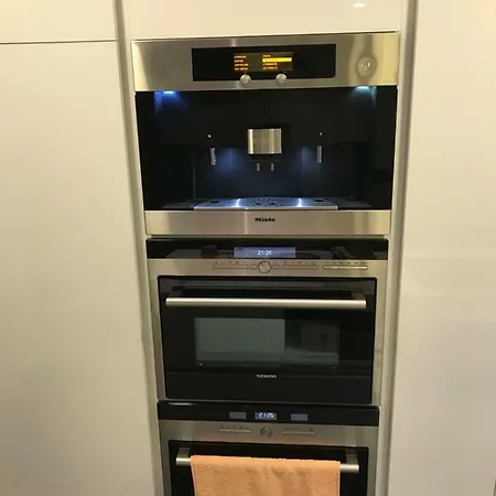 Holiday'n'deluxe Suites Apartment